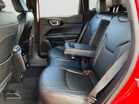 Used 2022 Jeep Compass Limited image 11