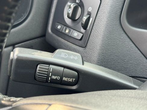 Used 2011 Volvo C70 T5 w/ Multimedia Pkg image 30