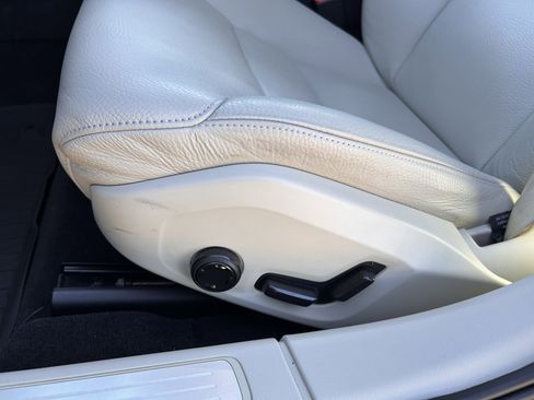 Used 2017 Volvo S90 T6 Momentum w/ Vision Package image 23