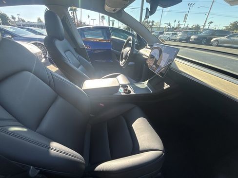 Used 2022 Tesla Model Y Long Range image 15