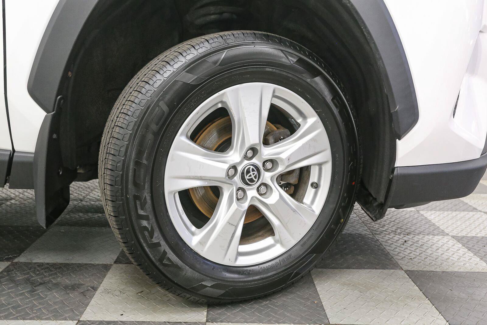 Used 2021 Toyota RAV4 XLE AWD/4WD image 15