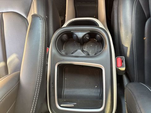 Used 2024 Chrysler Pacifica Touring-L FWD image 33
