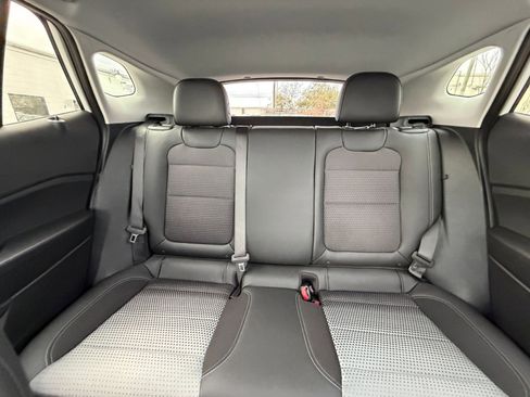 Used 2025 Chevrolet Trax LT image 36