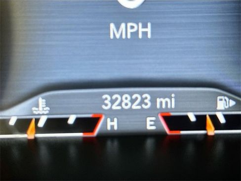 Used 2022 Jeep Cherokee Trailhawk image 15