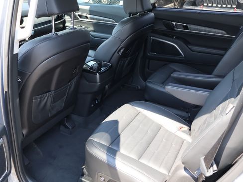 Used 2024 Kia Telluride SX Prestige w/ Towing Package AWD/4WD image 10