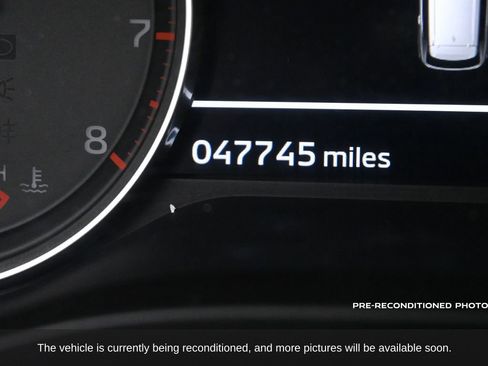 Used 2024 Mitsubishi Outlander SE image 8