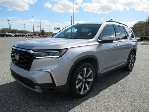 Used 2023 Honda Pilot Touring image 3