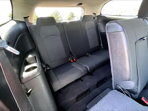 Used 2017 Chevrolet Traverse LT w/ Style and Technology Package FWD image 28