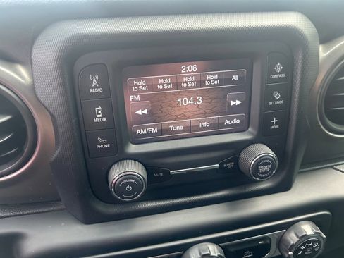 Used 2021 Jeep Gladiator Sport AWD/4WD image 23