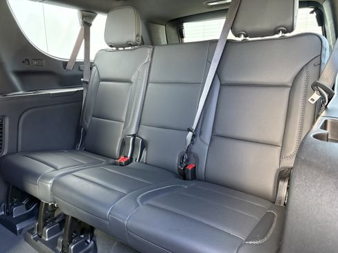Used 2025 GMC Yukon XL Denali AWD/4WD image 14