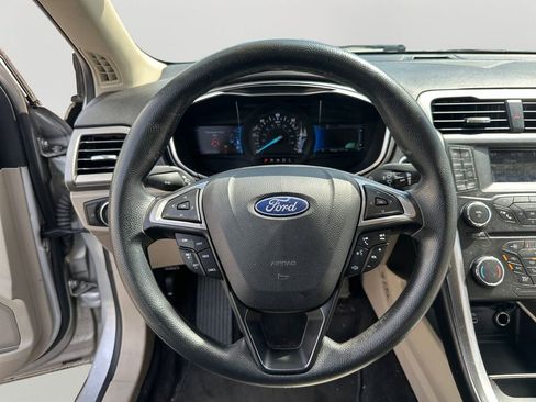 Used 2018 Ford Fusion SE FWD image 12