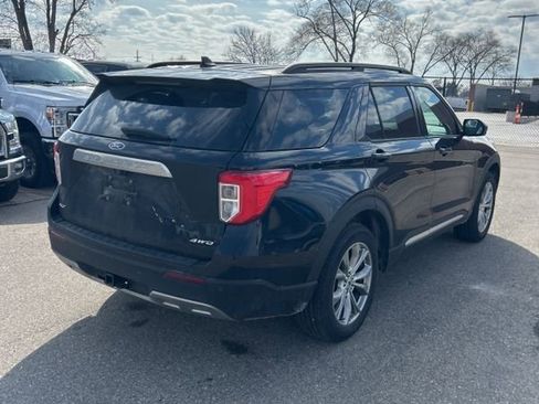 Used 2023 Ford Explorer XLT w/ Equipment Group 202A image 6