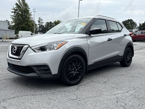 Used 2019 Nissan Kicks S FWD image 1