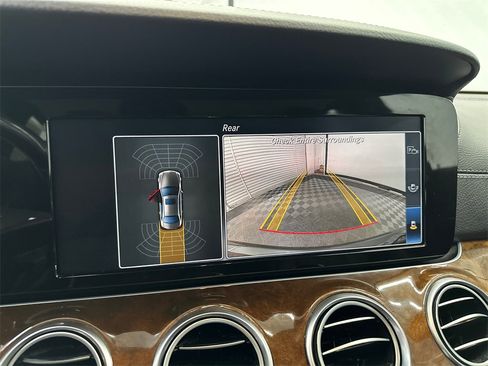 Used 2018 Mercedes-Benz E 300 4MATIC image 29
