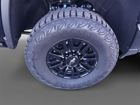 New 2026 Chevrolet Silverado 2500 ZR2 image 15