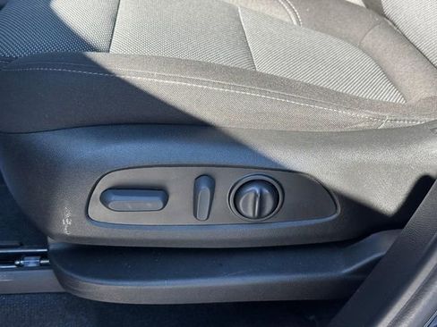 Used 2023 Chevrolet Traverse LT image 18