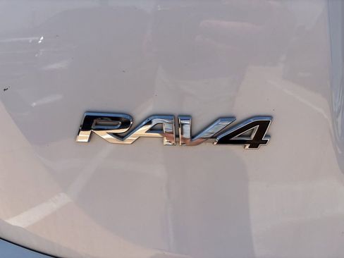 Used 2016 Toyota RAV4 XLE FWD image 11