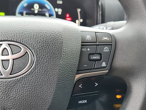 Used 2025 Toyota Camry LE image 18