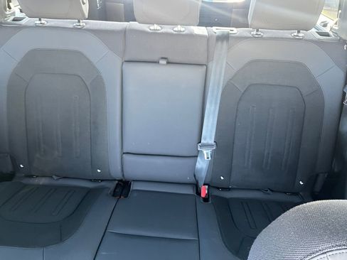 Used 2021 Land Rover Defender 110 X-Dynamic SE image 5