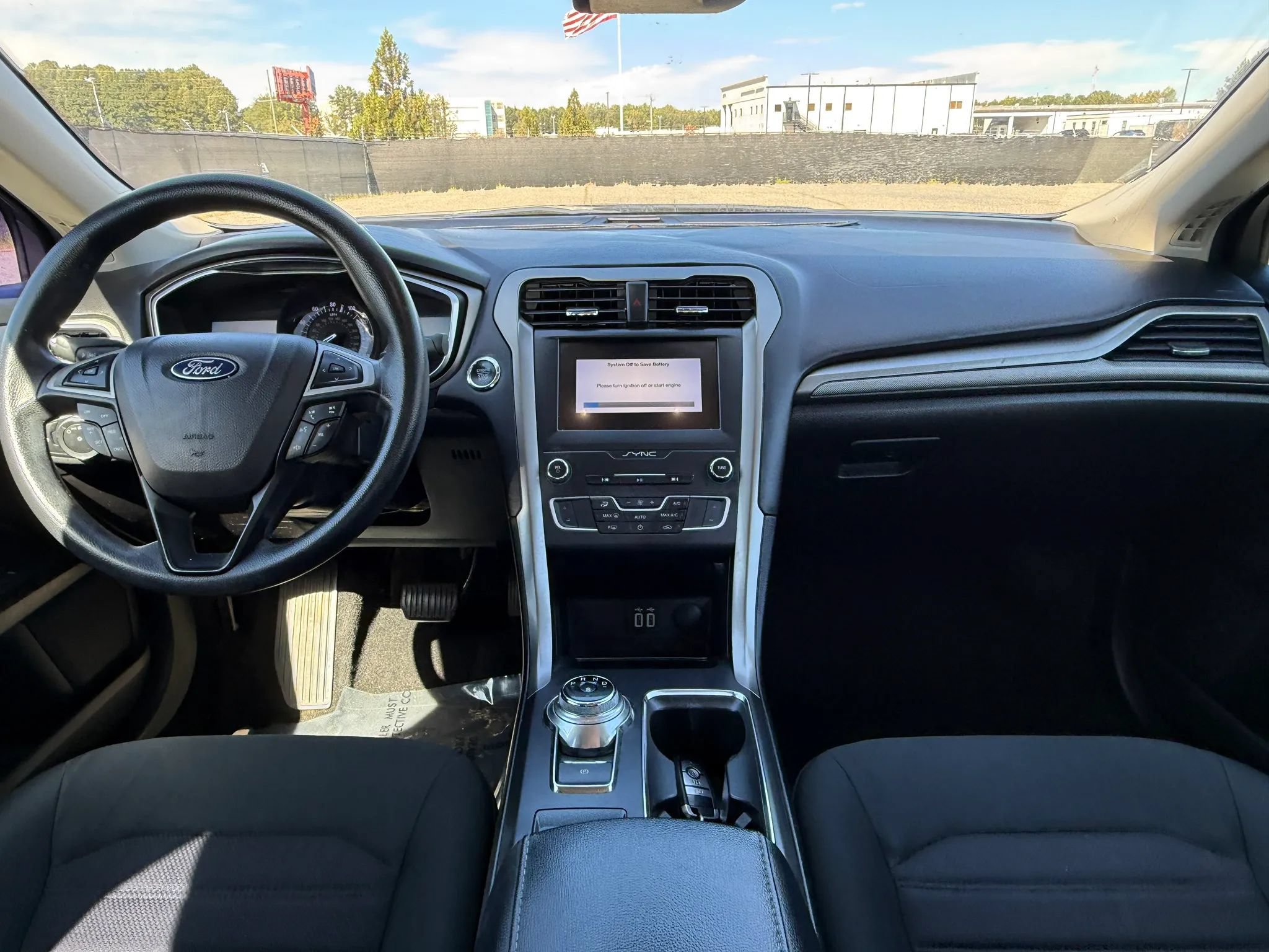 Used 2019 Ford Fusion SE FWD image 3