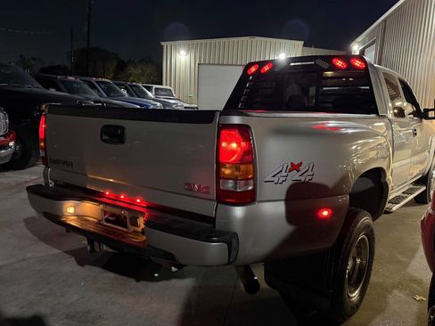 Used 2006 GMC Sierra 3500 SLE w/ Heavy-Duty Power Package image 9