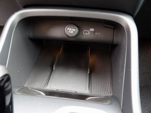 New 2025 Volvo XC40 B5 Core w/ Protection Package Premier image 19