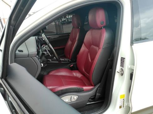 Used 2023 Porsche Macan Turbo AWD/4WD image 6