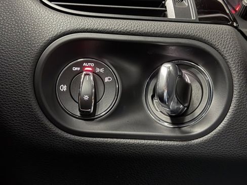 Used 2020 Porsche Macan image 13