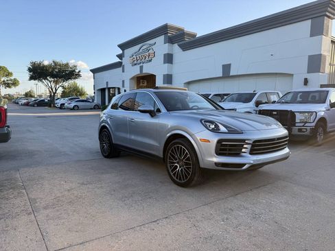 Used 2023 Porsche Cayenne AWD/4WD image 2