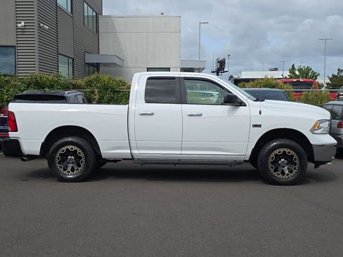 Used 2018 RAM 1500 Classic SLT AWD/4WD image 3