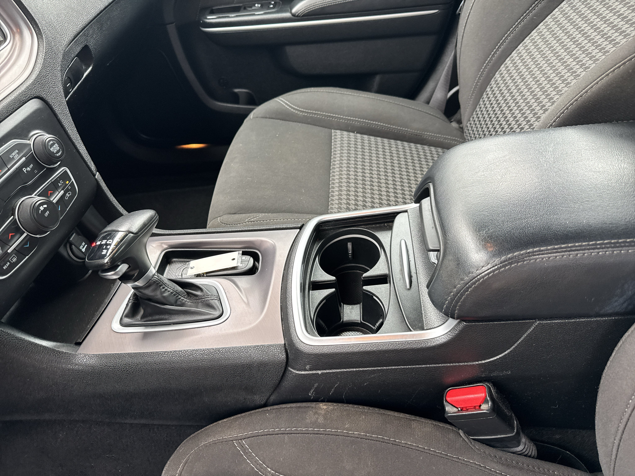 Used 2023 Dodge Charger SXT RWD image 5