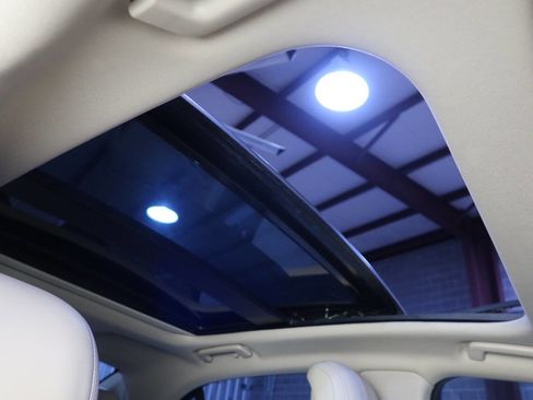 Used 2017 Lincoln Continental Select w/ Technology Package image 26