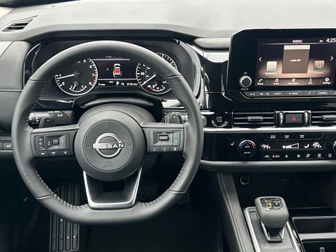 New 2025 Nissan Pathfinder SV image 14