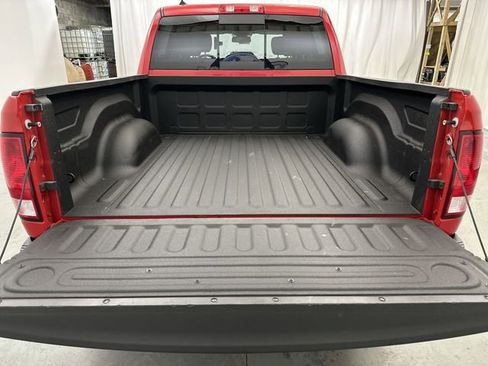 Used 2019 RAM 1500 Classic SLT w/ Luxury Group image 23