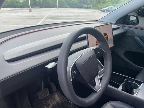 Used 2026 Tesla Model Y 2WD image 18