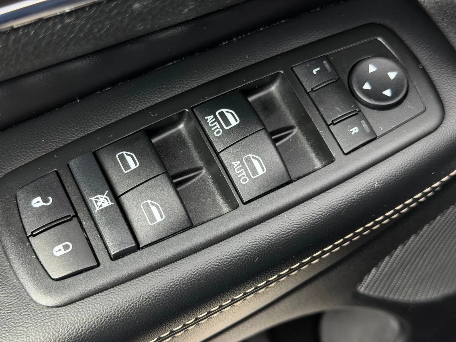 Used 2014 Jeep Grand Cherokee Limited RWD image 25