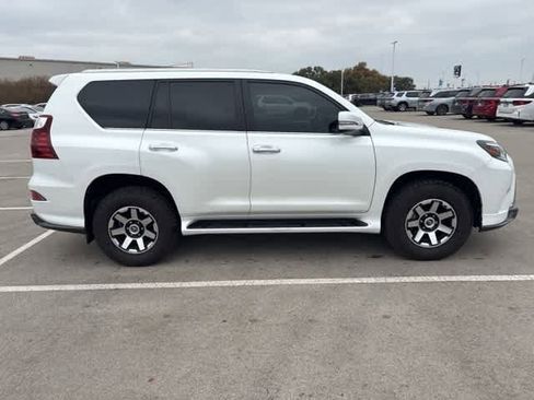 Used 2022 Lexus GX 460 Premium w/ Accessory Package image 6