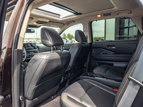 Used 2022 Nissan Pathfinder SL w/ SL Premium Package image 8