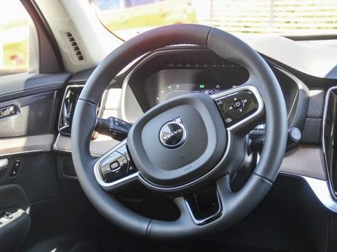 New 2025 Volvo XC90 B5 Plus w/ Protection Package Premier image 15