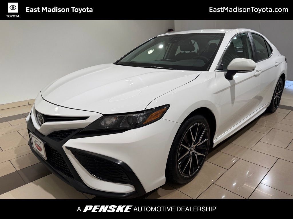 Certified 2024 Toyota Camry SE FWD image 1