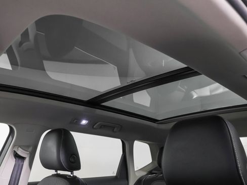 Used 2023 Volkswagen Taos SE w/ Panoramic Sunroof Package AWD/4WD image 11