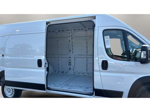 Used 2025 RAM ProMaster 2500 w/ Storage Group image 37
