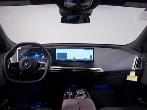 New 2026 BMW iX xDrive45 image 10