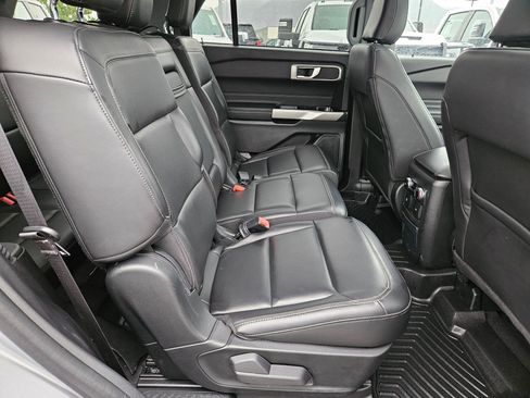 Used 2023 Ford Explorer XLT w/ Equipment Group 202A AWD/4WD image 31