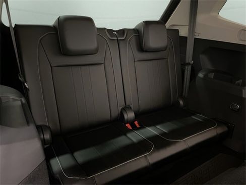 Used 2022 Volkswagen Tiguan SE image 69