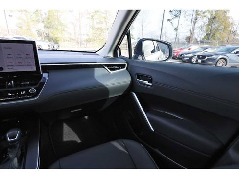 Used 2026 Toyota Corolla Cross XLE w/ Convenience Package image 8