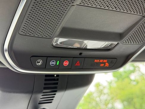 Used 2025 Chevrolet Traverse High Country AWD/4WD image 18