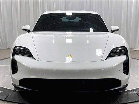 Used 2022 Porsche Taycan image 12