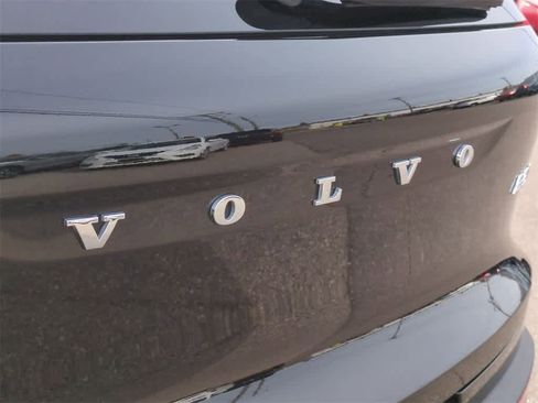 Used 2023 Volvo XC40 B5 Ultimate w/ Protection Package Premier image 4