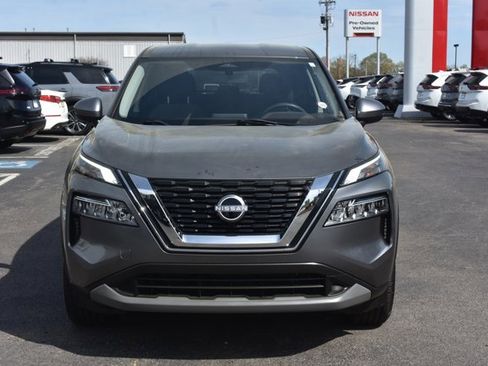 Used 2023 Nissan Rogue SV image 2